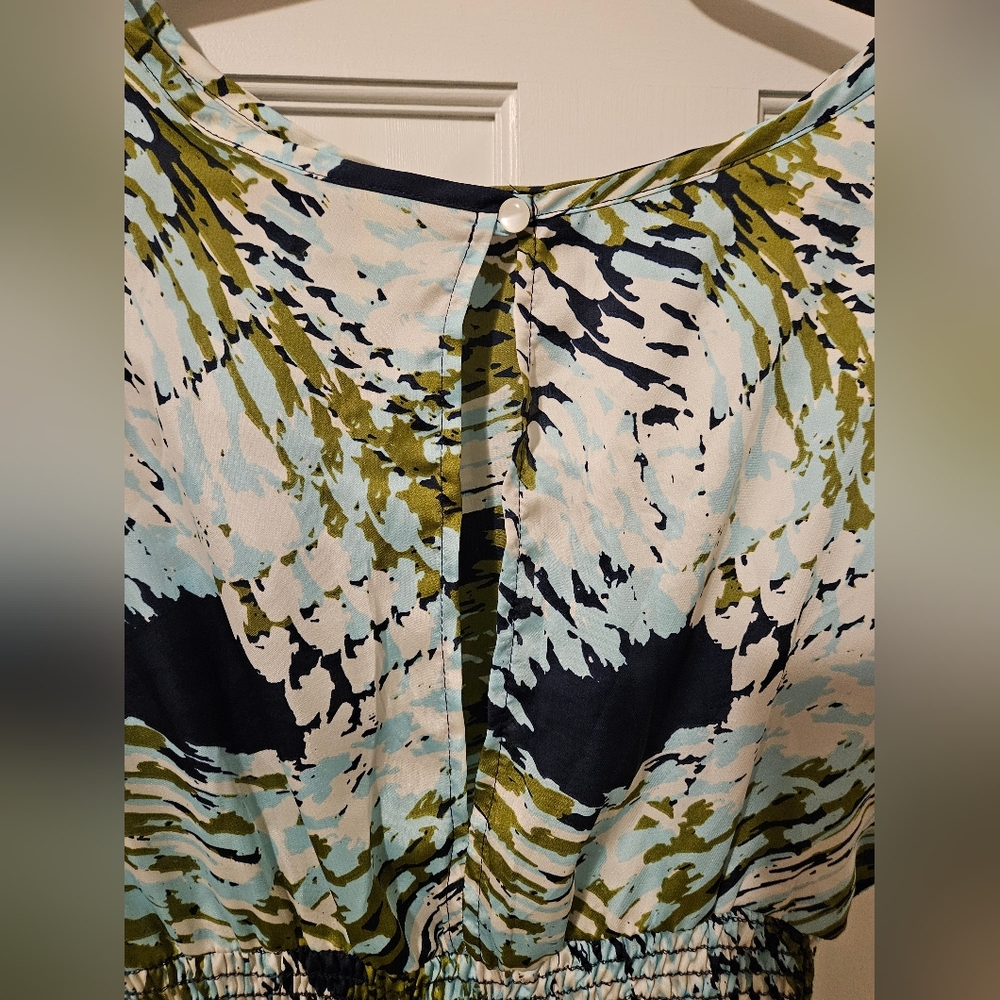 NEW abstract blouse - Picture 3 of 5